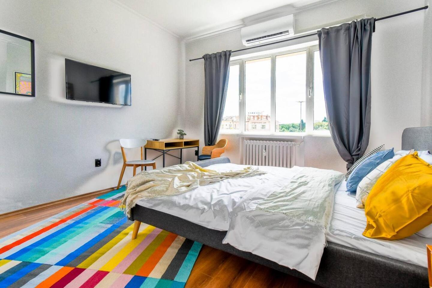 Super Fresh! 3Bdr Apartment In Sofia Center'S Artistic Area Eksteriør billede