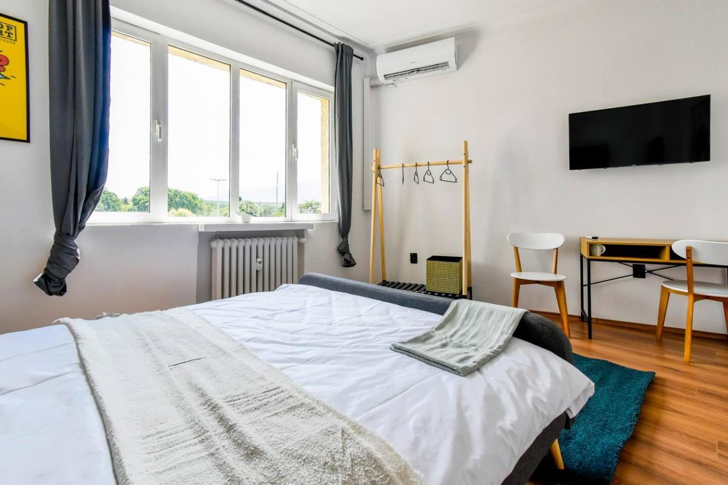 Super Fresh! 3Bdr Apartment In Sofia Center'S Artistic Area Eksteriør billede